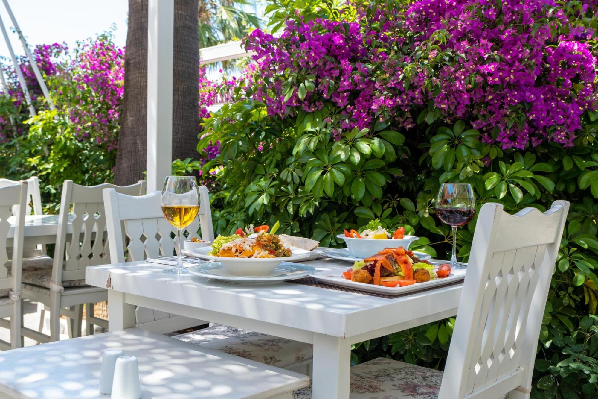 Sea Breeze Hotel And Apartments Олудениз Екстериор снимка
