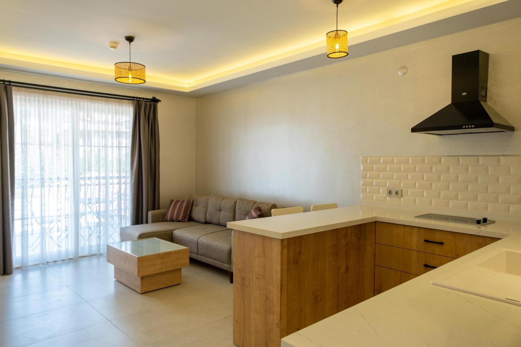 Sea Breeze Hotel And Apartments Олудениз Екстериор снимка