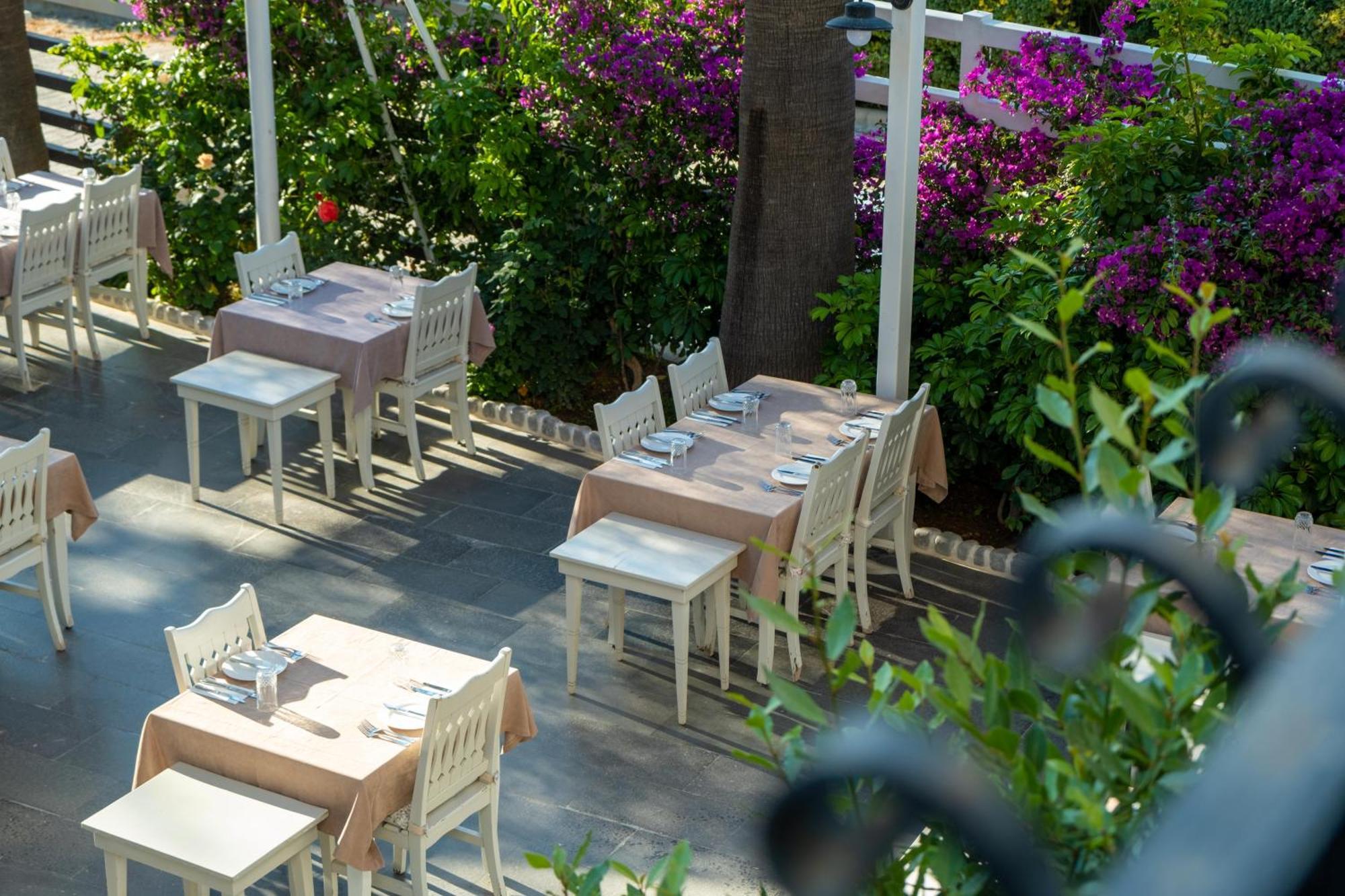 Sea Breeze Hotel And Apartments Олудениз Екстериор снимка