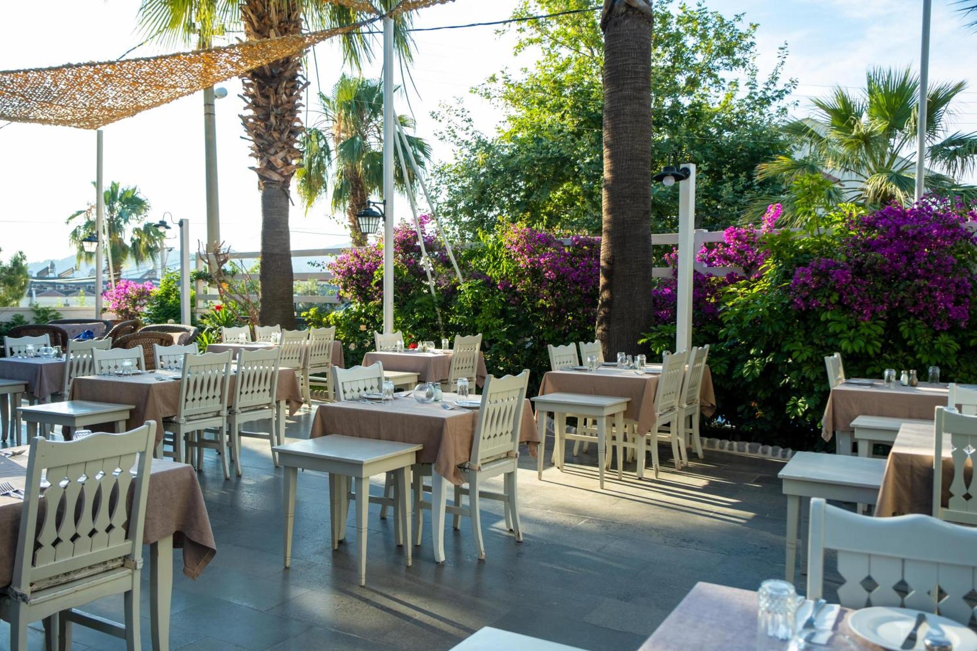 Sea Breeze Hotel And Apartments Олудениз Екстериор снимка