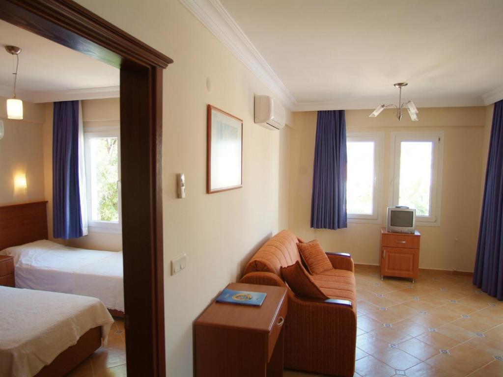 Sea Breeze Hotel And Apartments Олудениз Стая снимка