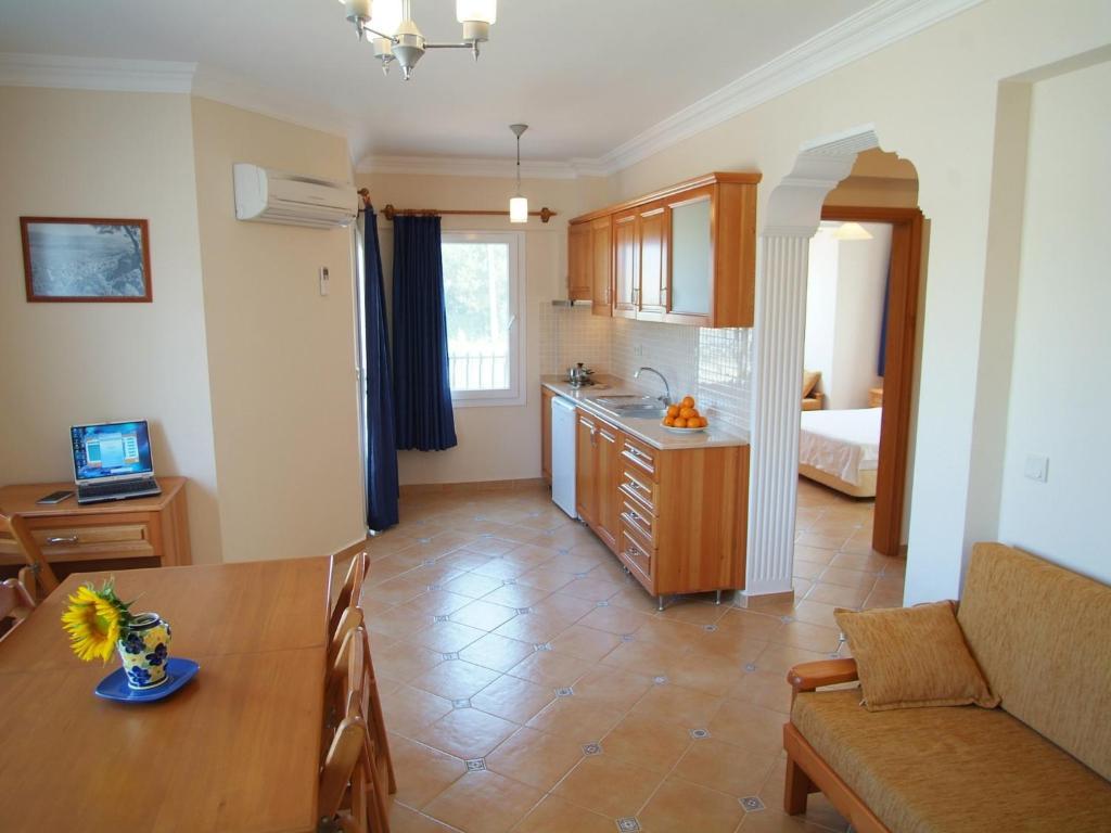 Sea Breeze Hotel And Apartments Олудениз Стая снимка